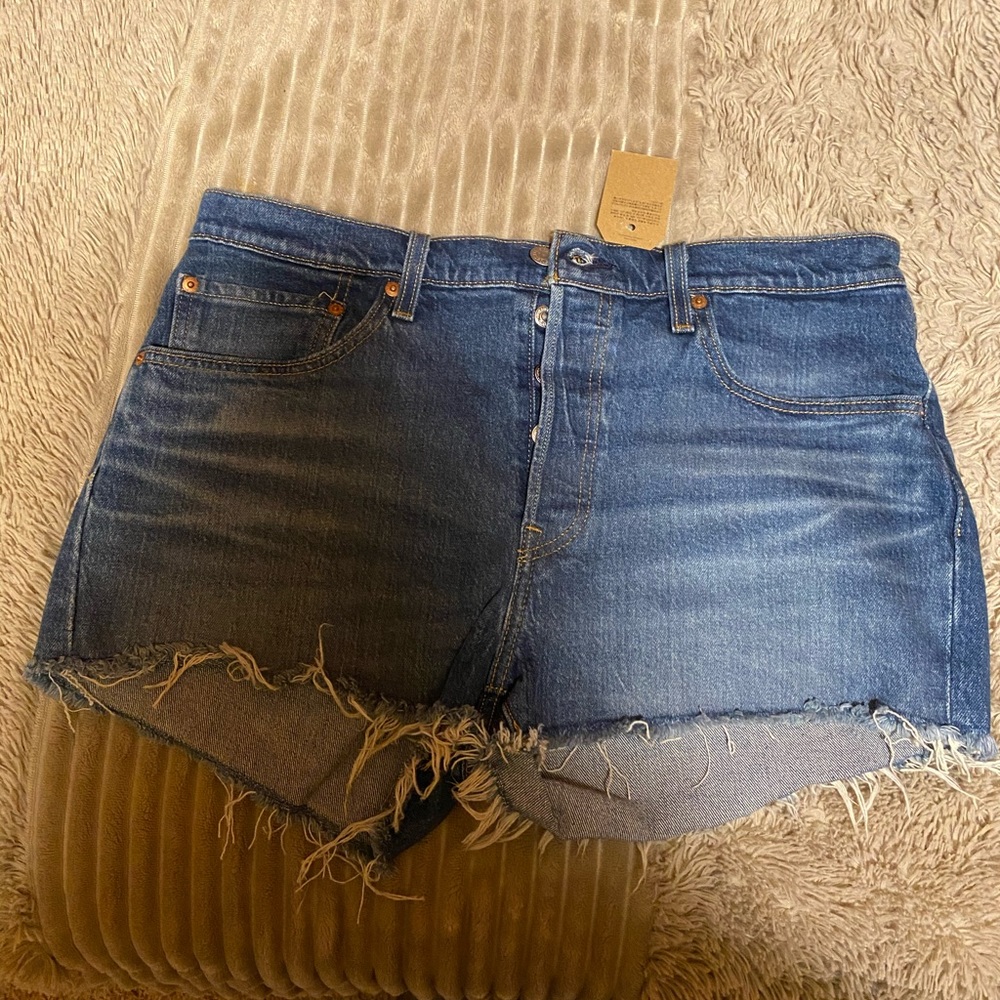 NWT Levi’s Cut Off Shorts